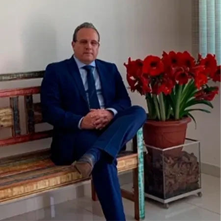Dr. Marcus R. Silva — Sócio